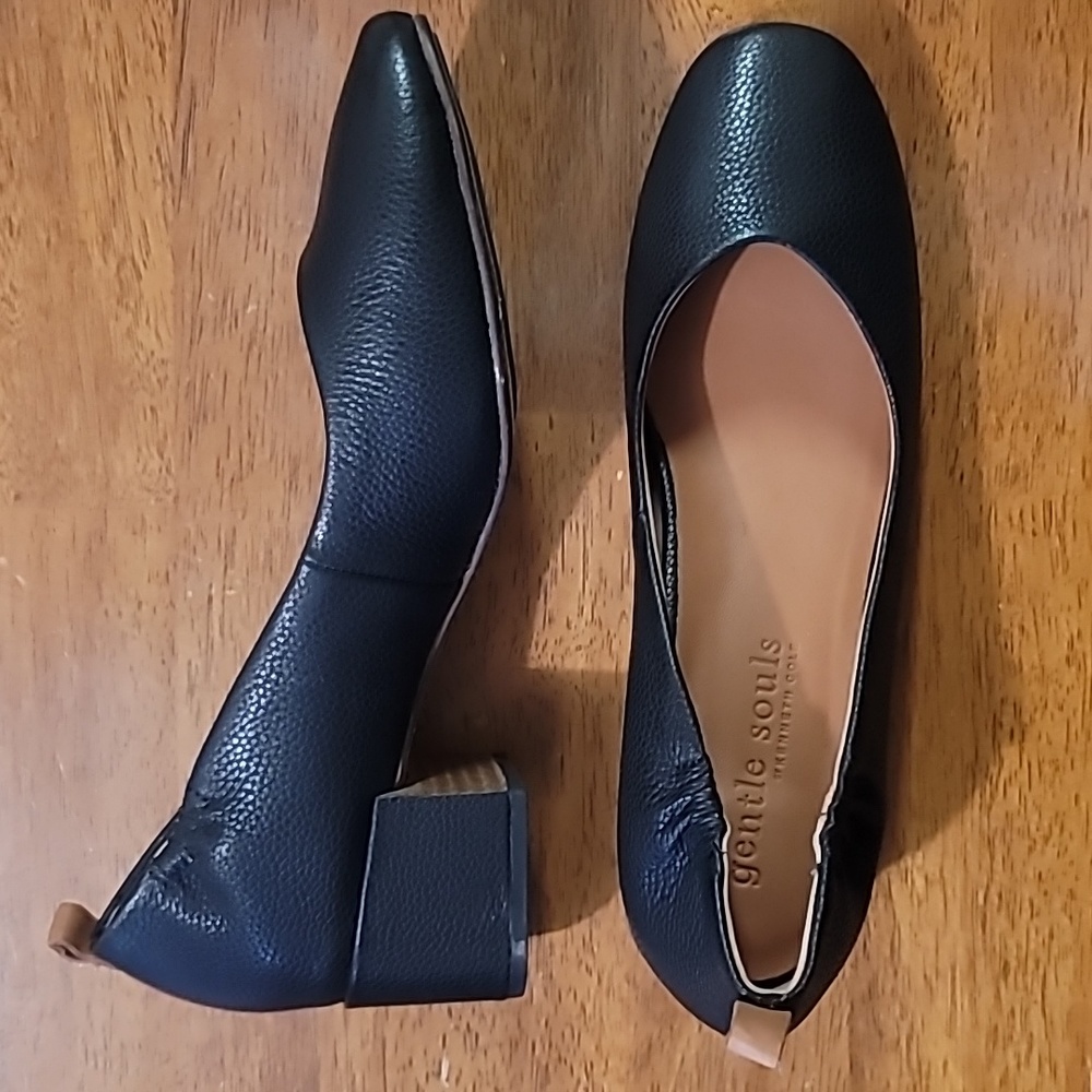 Gentle Souls by Kenneth Cole size 9M Brand New